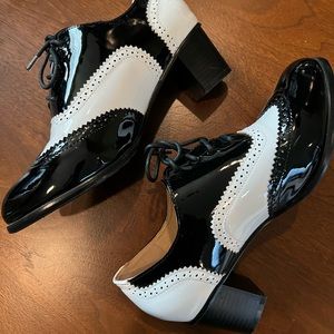 Wingtip black & white heel oxfords